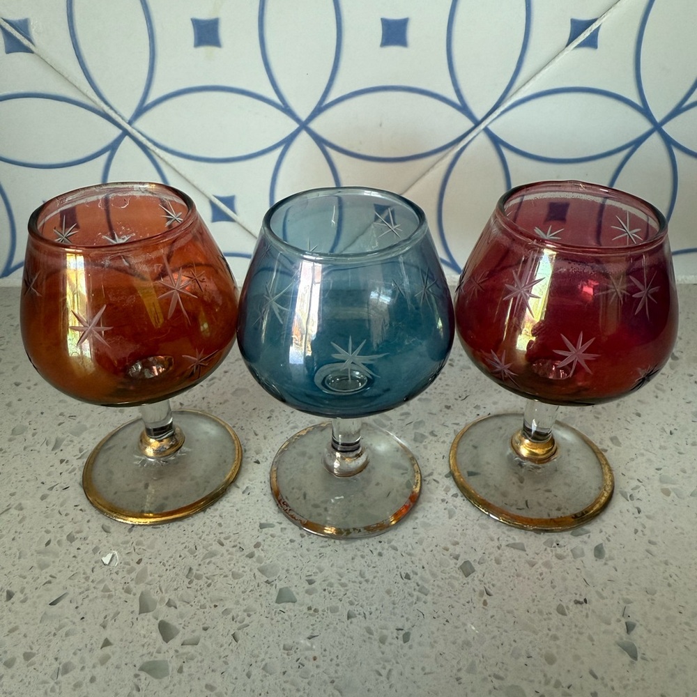 Elegant Star-Patterned Glass Goblets - Set of 3